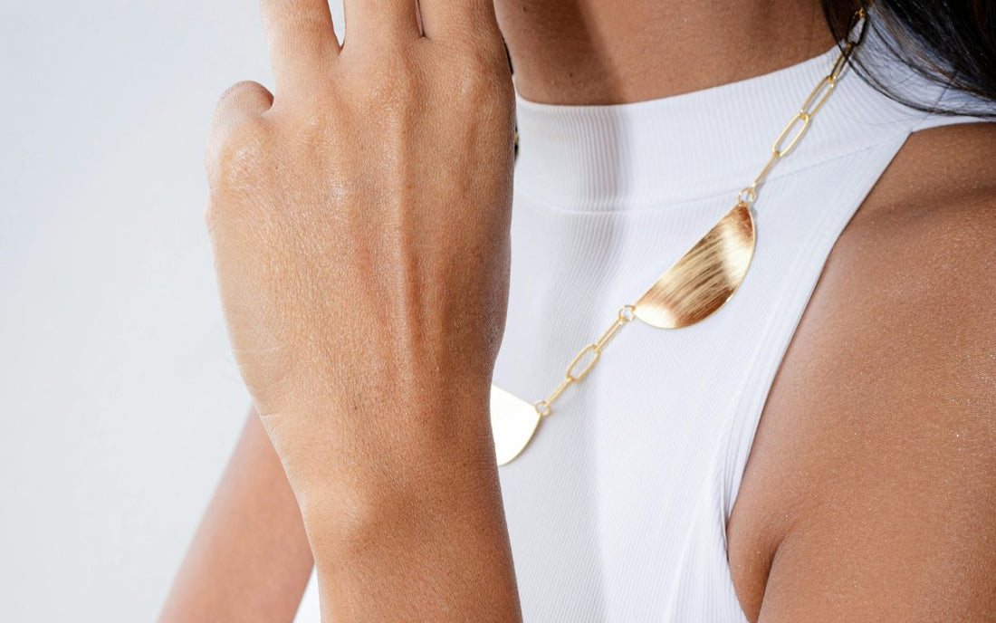 Del street style a la alfombra roja: las gargantillas de moda que marcan tendencia